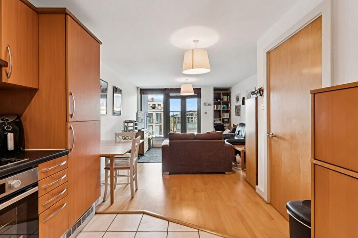 2 Bedroom Flat For Sale In Hardwicks Square, Wandsworth Park, SW18