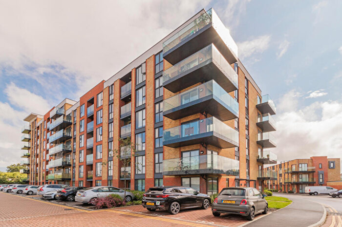 2 Bedroom Apartment For Sale In Oscar Wilde Road, Reading, Berkshire, RG1