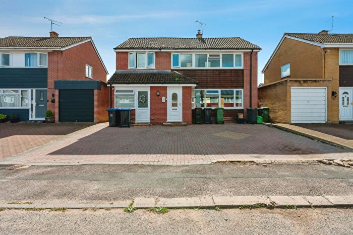 4 Bedroom Detached House For Sale In Hardens Mead, Chippenham, SN15