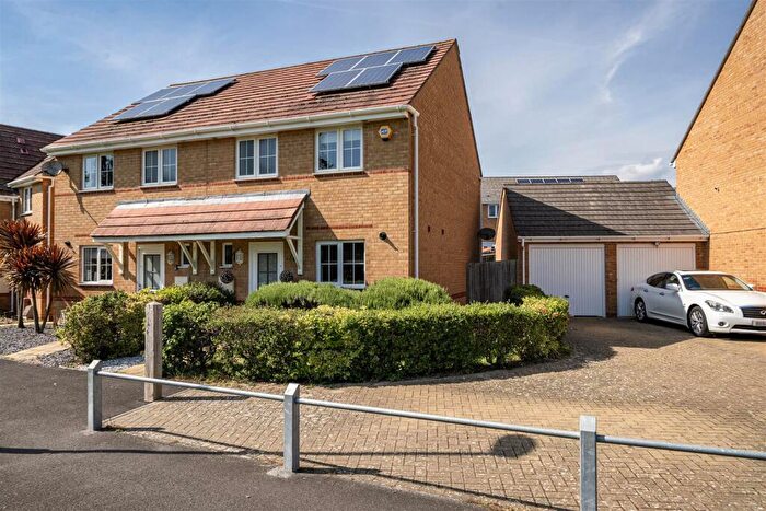 3 Bedroom Semi-Detached House For Sale In Westfield Road, Portsmouth, PO6