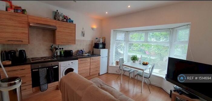 1 Bedroom Flat To Rent In Alwoodley Lane, Leeds, LS17