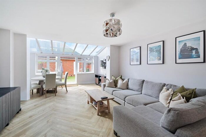 4 Bedroom House For Sale In The Moors, Redhill, RH1