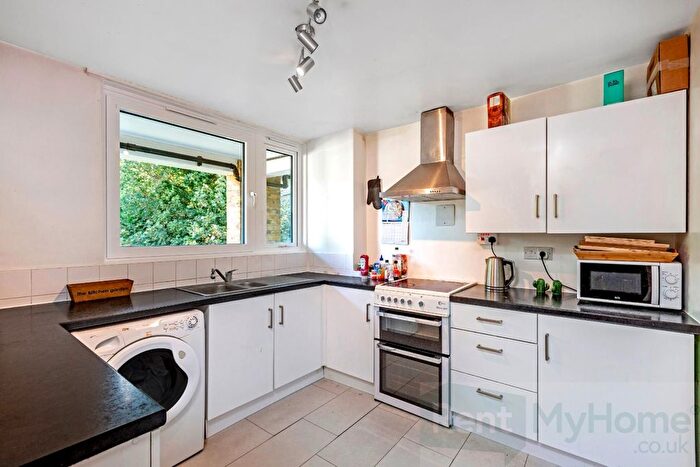 3 Bedroom Flat To Rent In Lewisham Hill, London, SE13