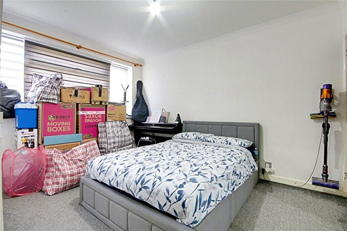 2 Bedroom Maisonette For Sale In Westfield Close, Enfield, Middlesex, EN3