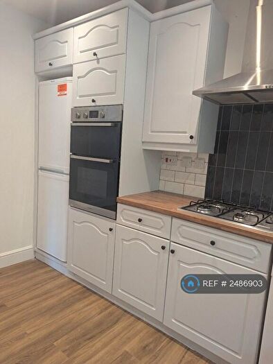 2 Bedroom Flat To Rent In Gables Lodge, Hadley Wood, EN4