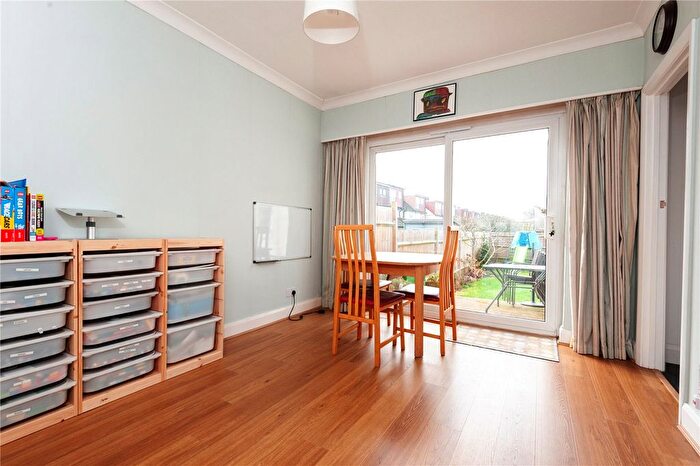 3 Bedroom End Of Terrace House For Sale In Meadway, Twickenham, TW2