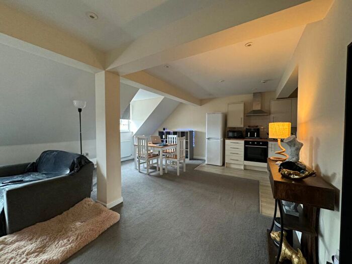 2 Bedroom Flat To Rent In Victoria Chambers, Victoria Road, SN1