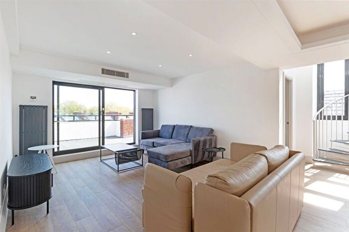 3 Bedroom Flat To Rent In Drayton Gardens, London, SW10