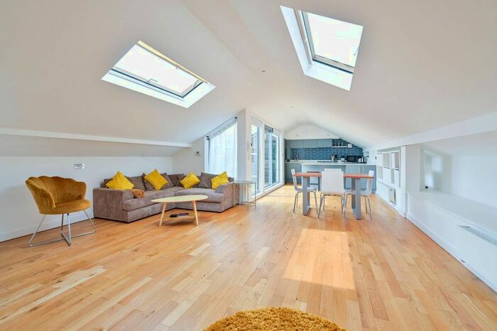 3 Bedroom Flat To Rent In Abbey Street, Bermondsey, London, SE1