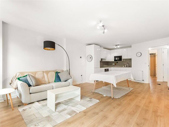 2 Bedroom Apartment To Rent In Eden Grove, London, N7