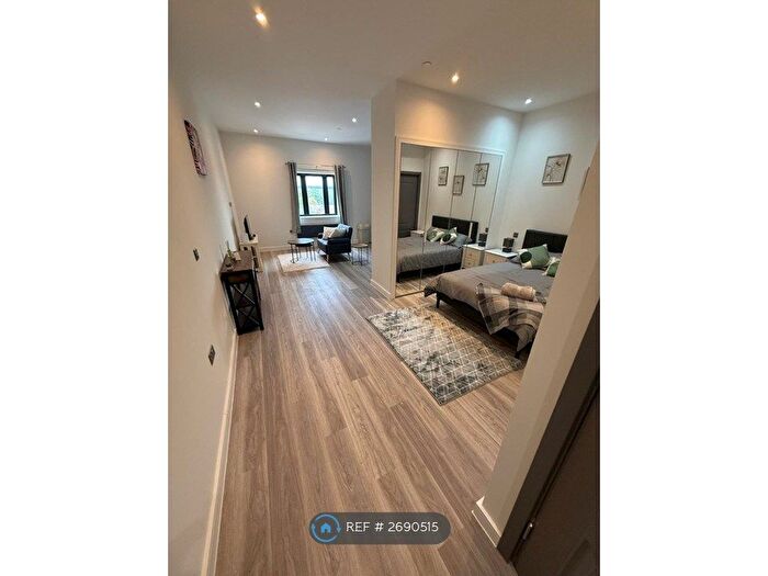 Studio To Rent In High Street, Waltham Cross, EN8