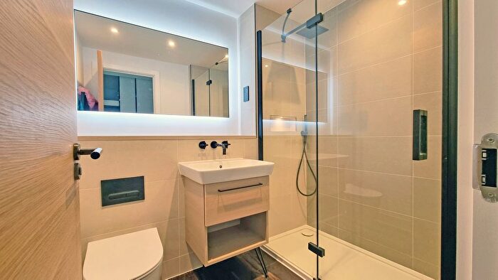 2 Bedroom Flat For Sale In Flagstaff Road, Reading, RG2