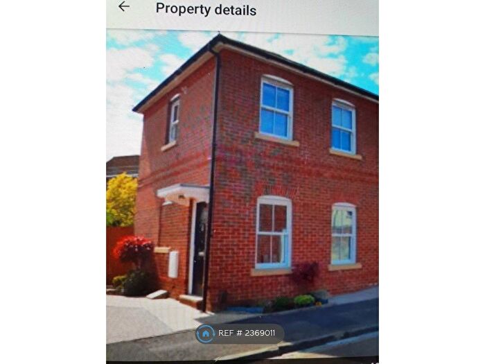 1 Bedroom Maisonette To Rent In Temple Mews, Gosport, PO12