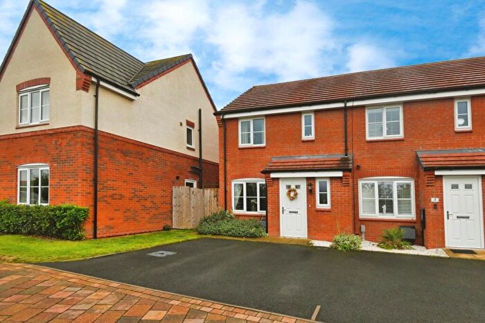 3 Bedroom End Of Terrace House For Sale In Hewett Close, Tamworth, B79