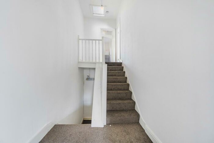 2 Bedroom Apartment To Rent In Oakhurst Grove, London, Greater London, SE22