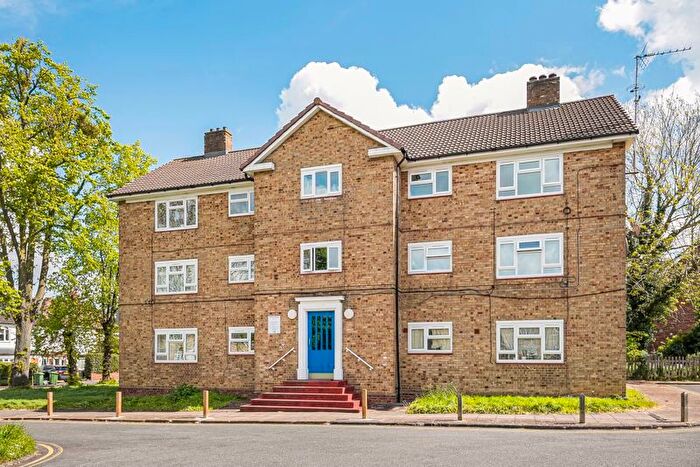 2 Bedroom Property To Rent In Elwyn Gardens, London, SE12