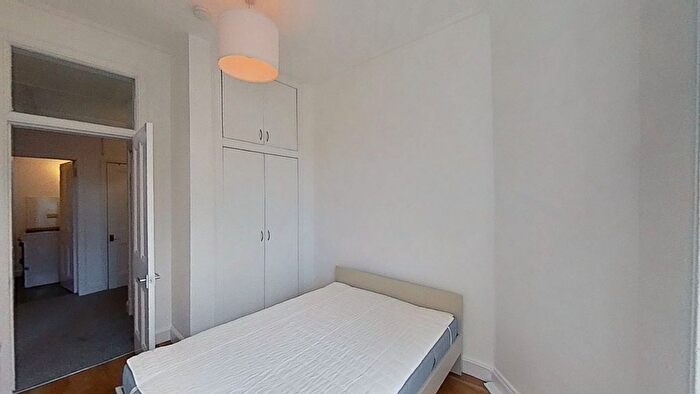 2 Bedroom Flat To Rent In Cheyne Street, Edinburgh, Midlothian, EH4