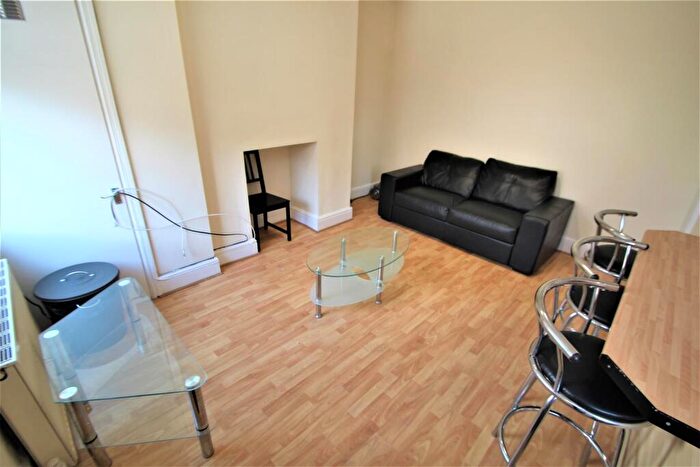 4 Bedroom Terraced House To Rent In Broomfield Terrace, Burley, Leeds, LS4