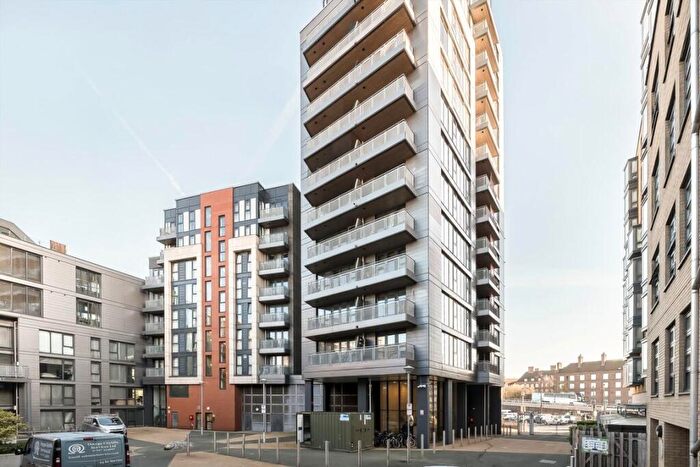 2 Bedroom Flat To Rent In Taylor Place, Bow, E3