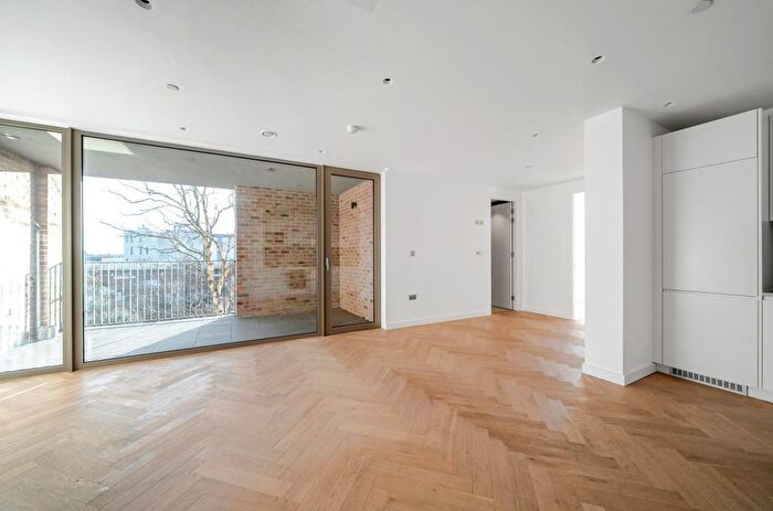3 Bedroom Flat To Rent In Dudden Hill Lane, London, NW10