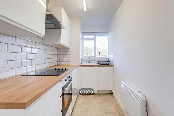 3 Bedroom Flat To Rent In Harvard House, Rivermead Wilford Lane, West Bridgford, NG2