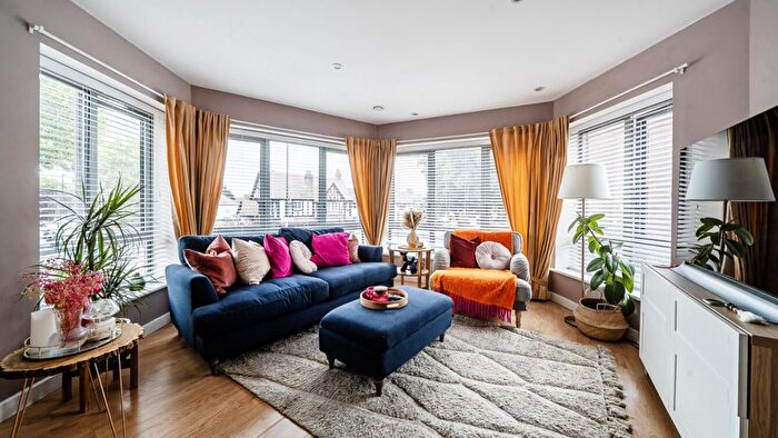 2 Bedroom Flat For Sale In Wood Lane, Isleworth, Isleworth, TW7