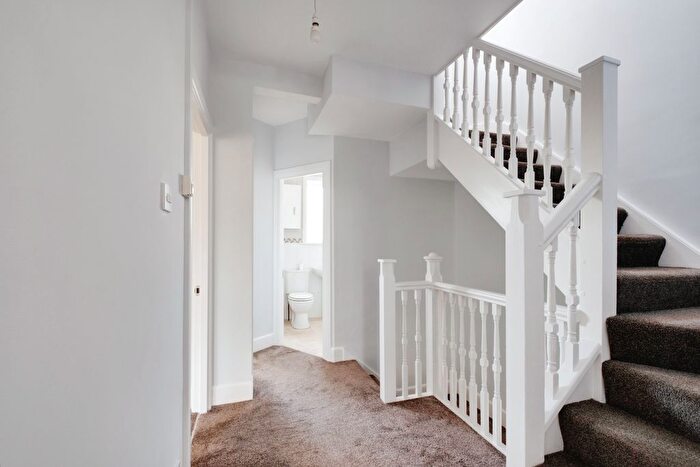 2 Bedroom Flat For Sale In Broadway Lane, Bournemouth, BH8