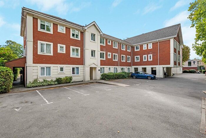 2 Bedroom Apartment For Sale In Shelley Court, London Road, Reading, RG1