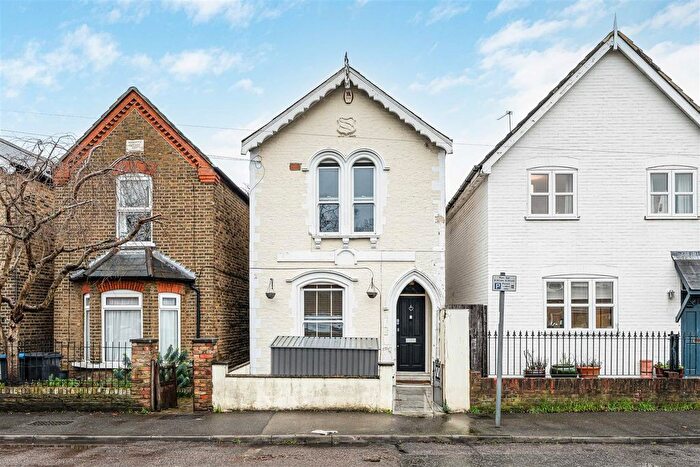 3 Bedroom Detached House For Sale In Elm Road, Kingston Upon Thames, KT2