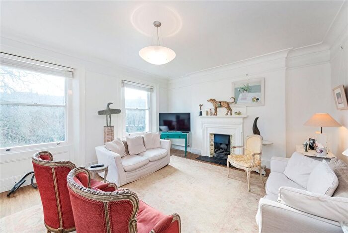 3 Bedroom Flat To Rent In Royal Crescent, Holland Park, London, W11