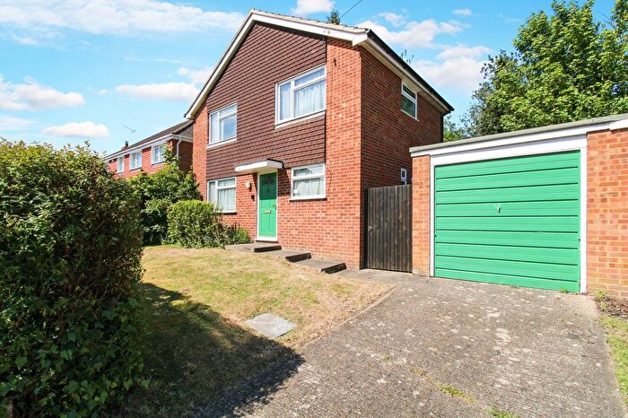 3 Bedroom Detached House For Sale In Highfield Avenue, Aldershot, GU11