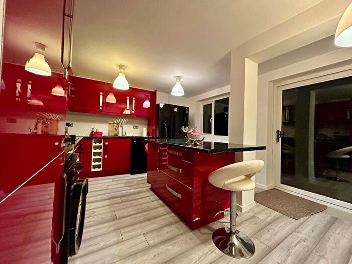 3 Bedroom Terraced House To Rent In London, N21