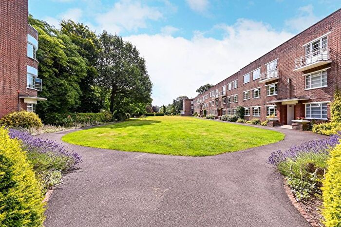 2 Bedroom Flat To Rent In Cambridge Park, Twickenham, TW1