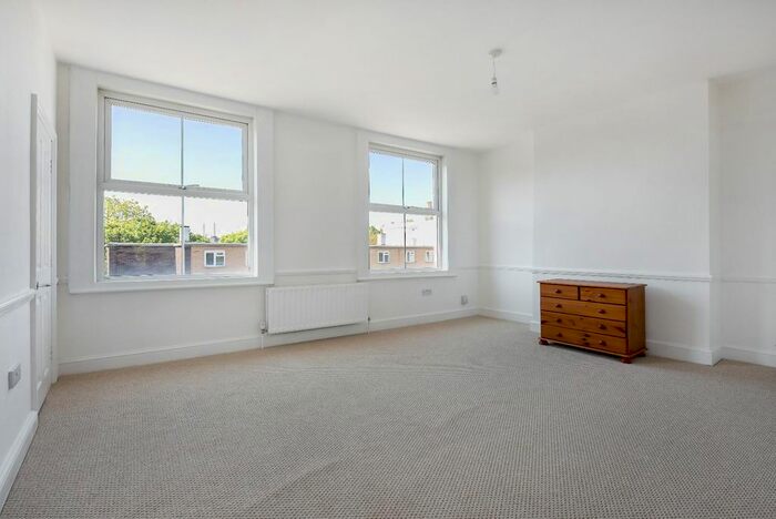 2 Bedroom Flat To Rent In Wandsworth Road, London, SW8