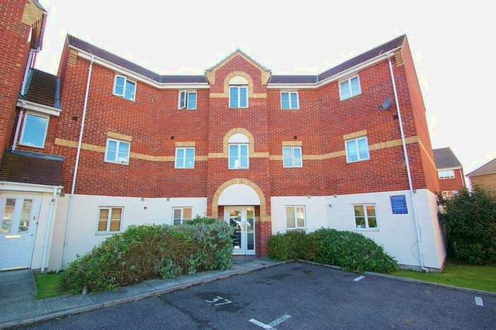 2 Bedroom Flat To Rent In Lennox Close, Chafford Hundred, Grays, RM16