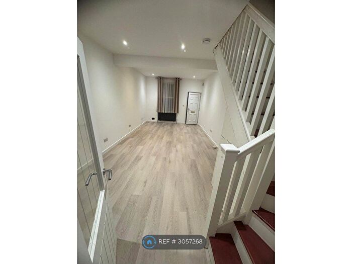 2 Bedroom Terraced House To Rent In Oakleigh Avenue, Southend-On-Sea, SS1