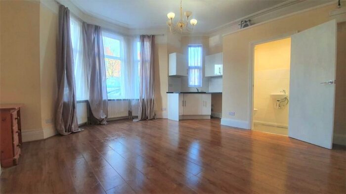Ground Flat To Rent In Spencer Road, Harrow, HA3