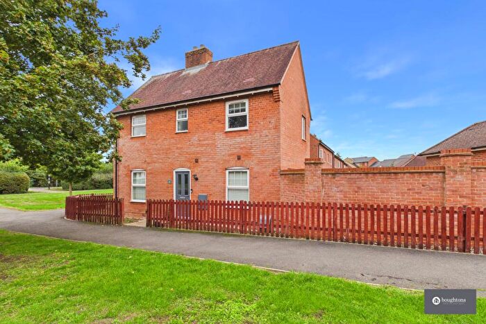 3 Bedroom Semi-Detached House For Sale In Whitehead Way, Buckingham, MK18