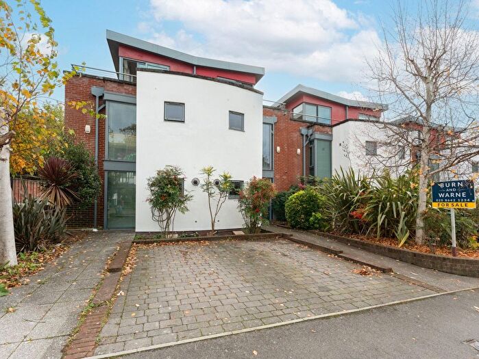 4 Bedroom Semi-Detached House For Sale In Cumnor Road, Sutton, SM2
