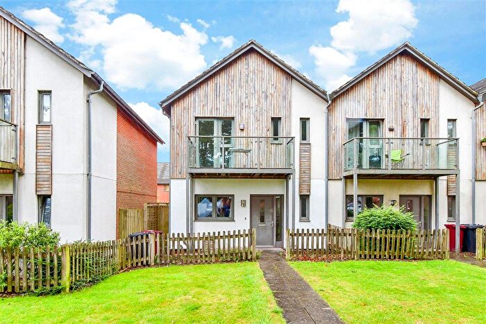 3 Bedroom Semi-Detached House For Sale In Lloyd Road, Chichester, West Sussex, PO19