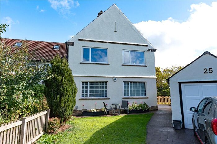2 Bedroom Apartment For Sale In Southway, Horsforth, Leeds, West Yorkshire, LS18