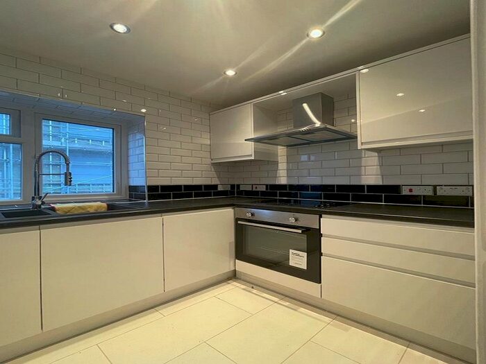 3 Bedroom Flat To Rent In Uxbridge Road, London, W7