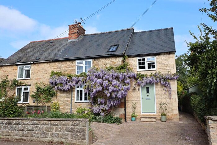 4 Bedroom Cottage For Sale In Main Street, Cottesmore, Rutland, LE15