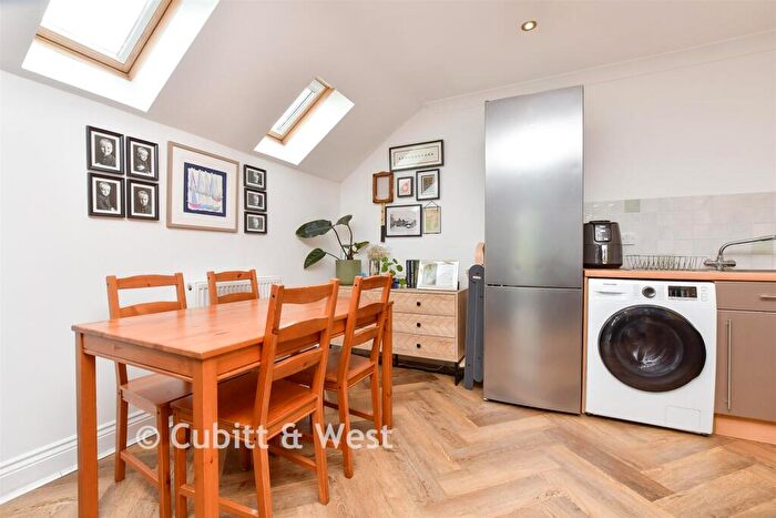2 Bedroom Flat For Sale In Rose Hill, Sutton, Surrey, SM1