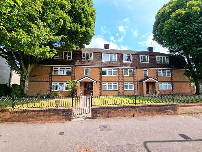2 Bedroom Flat For Sale In Fishguard Road, Cardiff, CF14