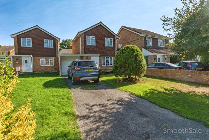 3 Bedroom Detached House For Sale In Saint Hilda’S Close, Crawley, RH10