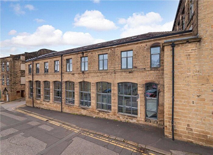 4 Bedroom Town House For Sale In Lund Street, Bingley, West Yorkshire, BD16