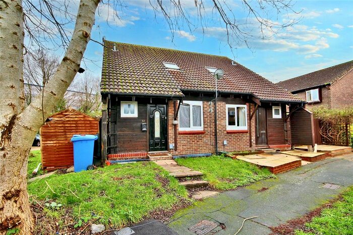 1 Bedroom End Of Terrace House To Rent In Willowmead Close, Woking, Surrey, GU21
