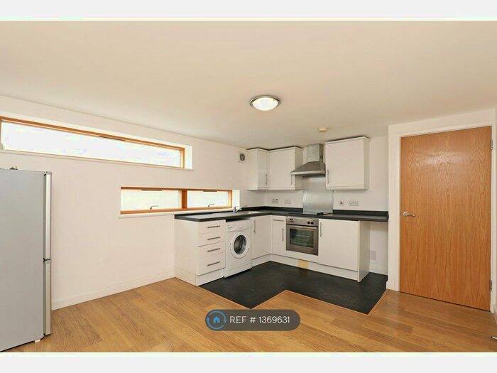 2 Bedroom Flat To Rent In Myles Court, London, SE16
