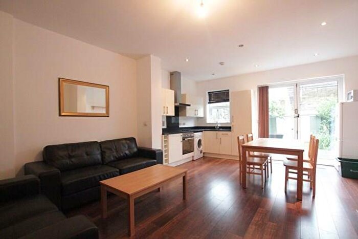 3 Bedroom Flat To Rent In Moray Road, Finsbury Park, London, N4